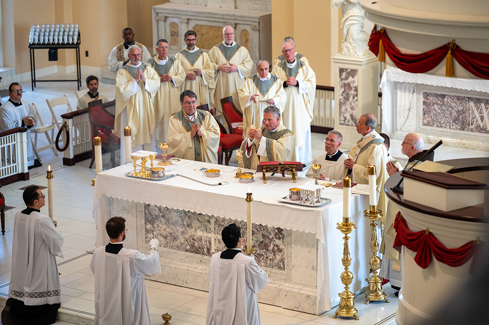 US bishops celebrate Mass to 'beg the Holy Spirit to inspire' their ...